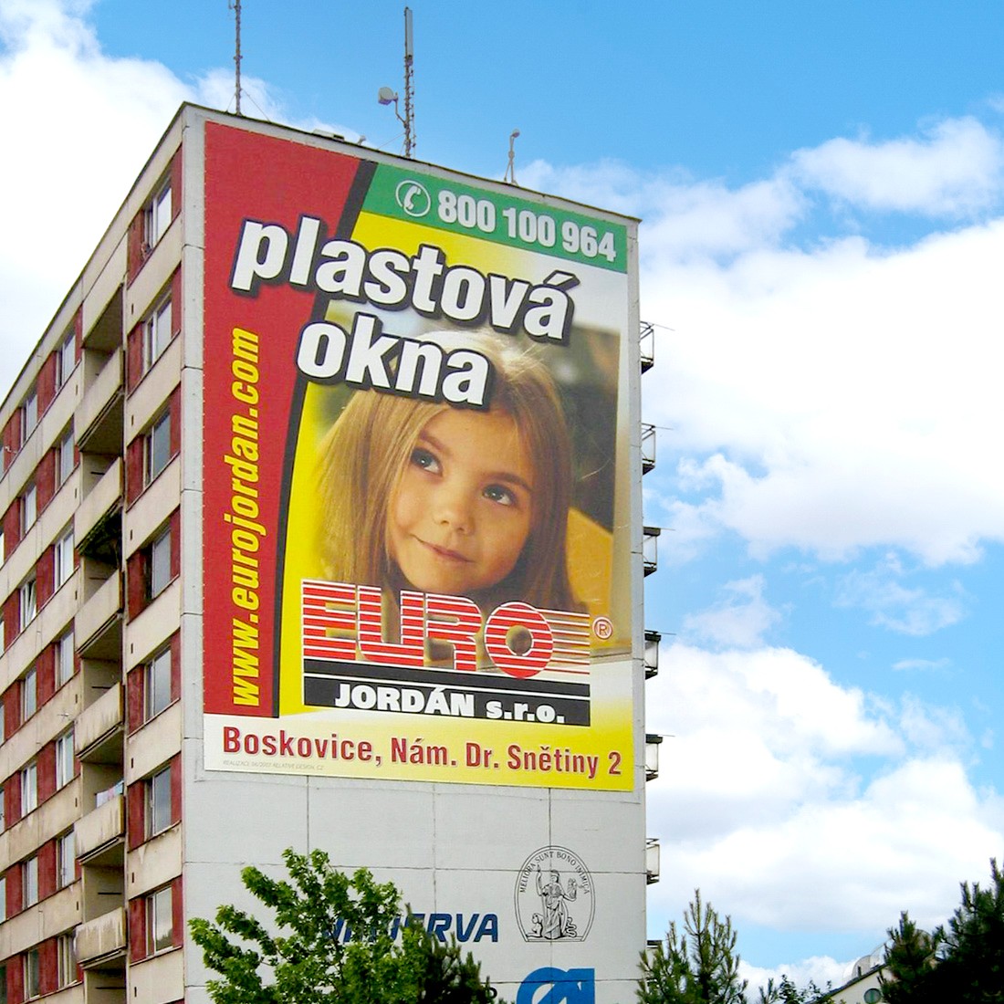 Bannery, plachty a meshe